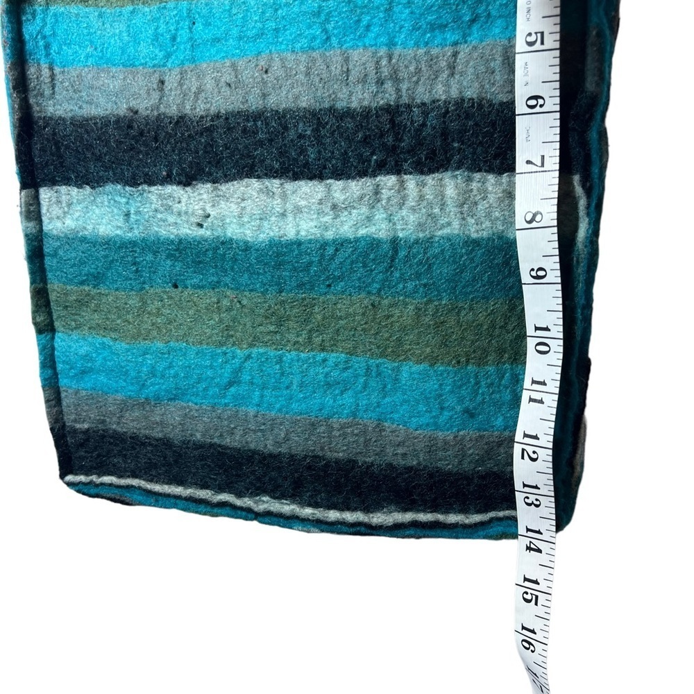 Prana Crossbody Purse - Picture 10 of 13